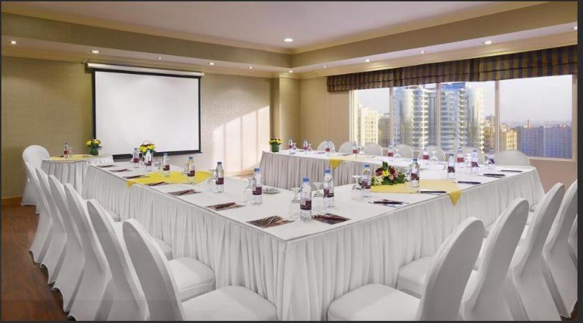 อัล ซาฟีร์ ทาวเวอร์ เรสซิเดนซ์ แอนด์ ทาวเวอร์ Hotel มานามา ภายนอก รูปภาพ
