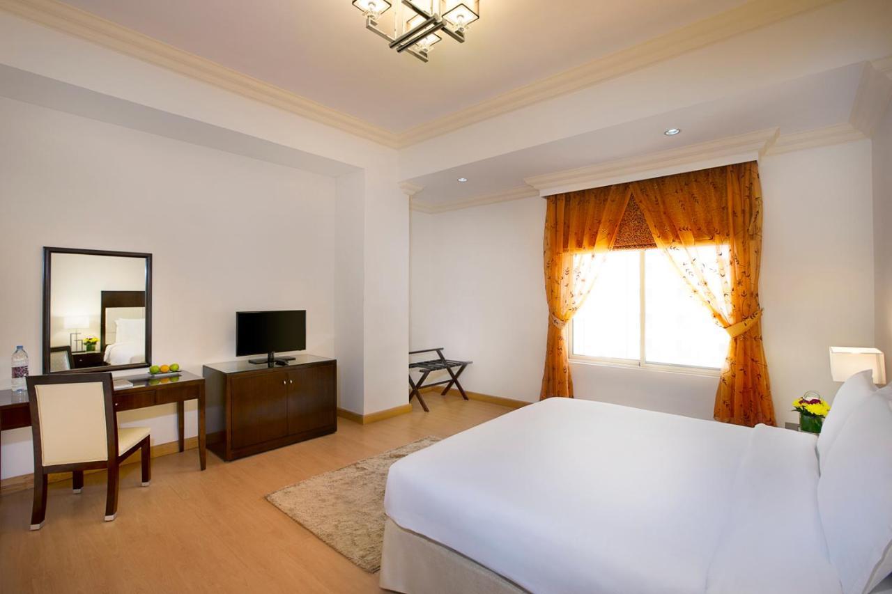 อัล ซาฟีร์ ทาวเวอร์ เรสซิเดนซ์ แอนด์ ทาวเวอร์ Hotel มานามา ภายนอก รูปภาพ