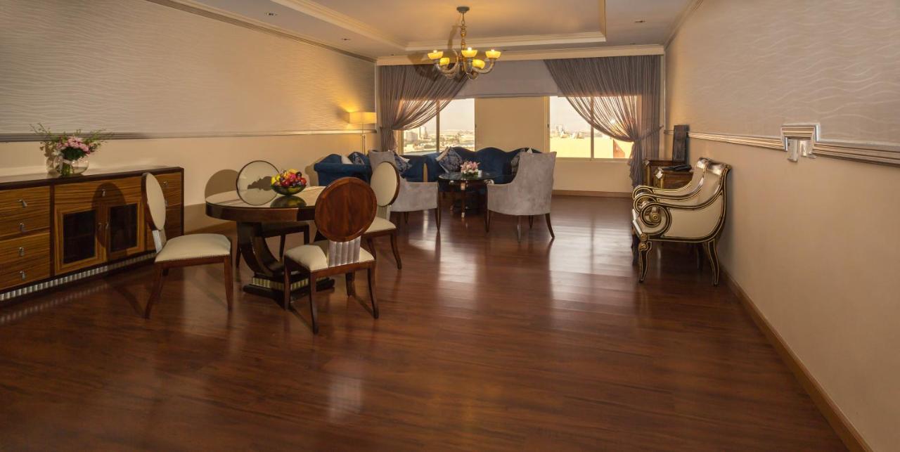 อัล ซาฟีร์ ทาวเวอร์ เรสซิเดนซ์ แอนด์ ทาวเวอร์ Hotel มานามา ภายนอก รูปภาพ